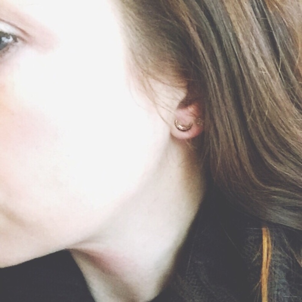 💥LAST ONE💥 Gold Crescent Moon Earrings - Picture 7 of 7